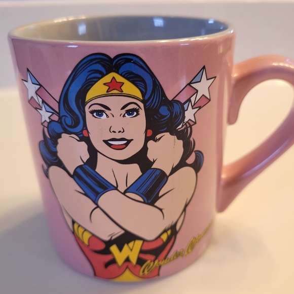 Wonder Woman DC Comics Classic Comic Book Graphic Pose Pink 14oz Mug - Picture 3 of 13